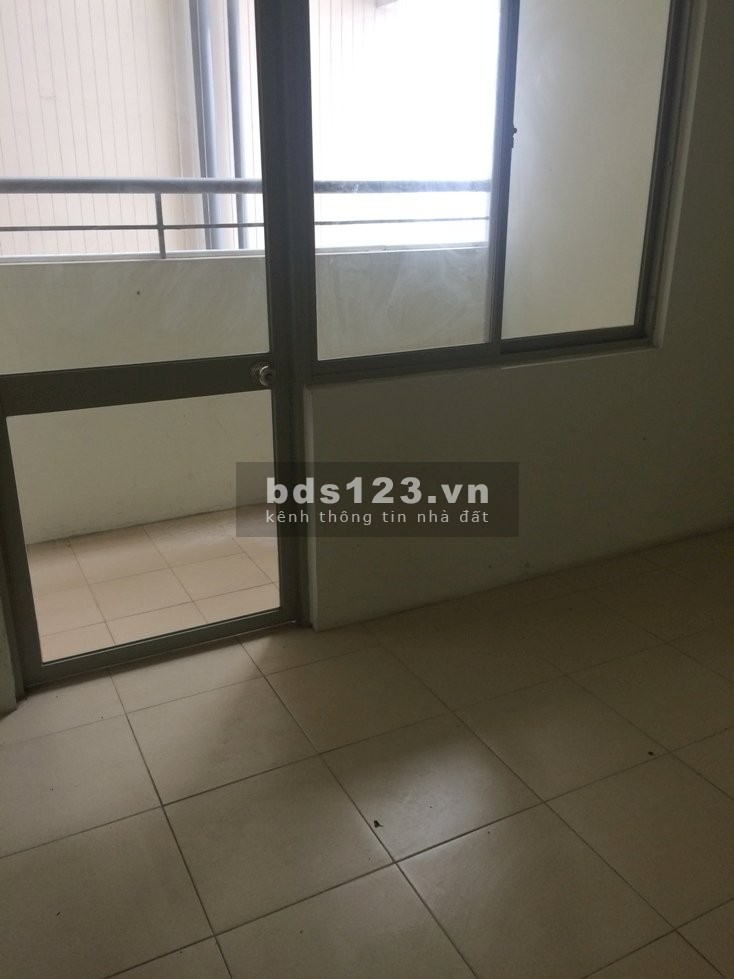 Cho thuê chung cư N3 Nguyễn Công Trứ, căn 2 ngủ, 70m2, đồ cơ bản, 8 triệu/th. LH 0377983070