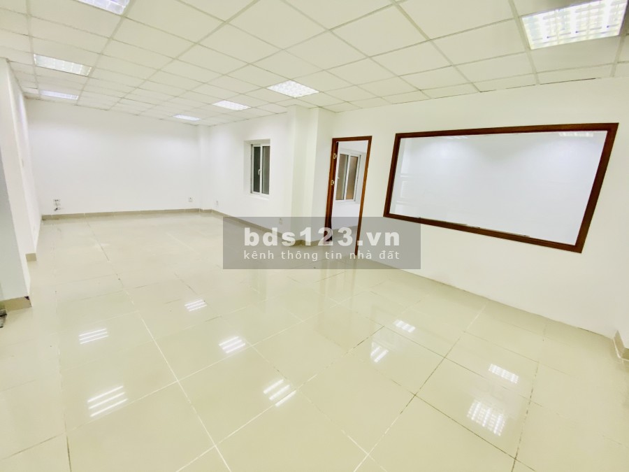 Chính chủ cho thuê VP diện tích 70m2 tại Trần Thái Tông,Giá chỉ 13tr/tháng đã chia sẵn phòng