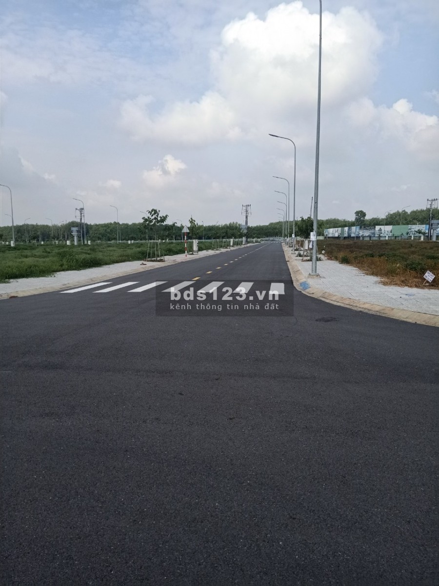 Chính chủ cần tiền về quê bán gấp lô đất ngay visip2 sổ hồng riêng lh 0967068799