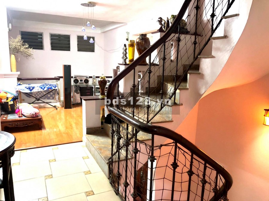 Bán Nhà Phúc Xá diện tích sử dụng 65m2, đúc 5 Tầng, ô tô đỗ cửa kinh doanh sầm uất