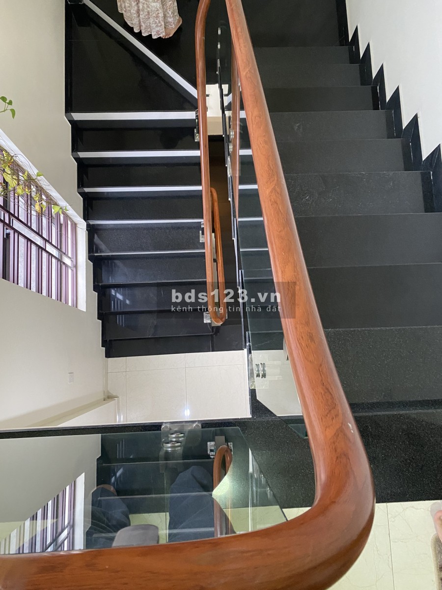 Bán nhà nguyên căn 3 tầng đúc 3 mặt tại tái định cư Diểm 3 Đằng Hải, Hải An dtsd 51.5m2