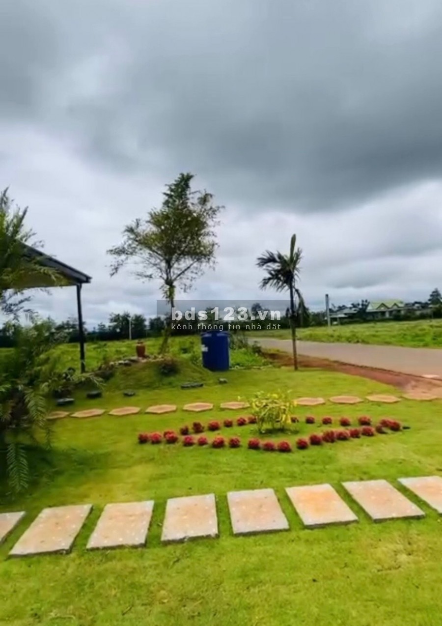 Bán nhanh lô đất ngay mặt tiền đường lớn, ngay cạnh công viên gia chỉ 800 triệu sổ chính chủ