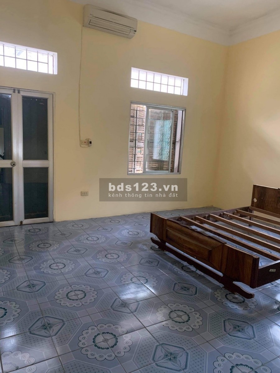Bán nhà giá rẻ bất ngờ không có căn thứ 2, phố Định Công dt 43m2, mt 13m, đúc 3 tầng, giá 2.9 tỷ
