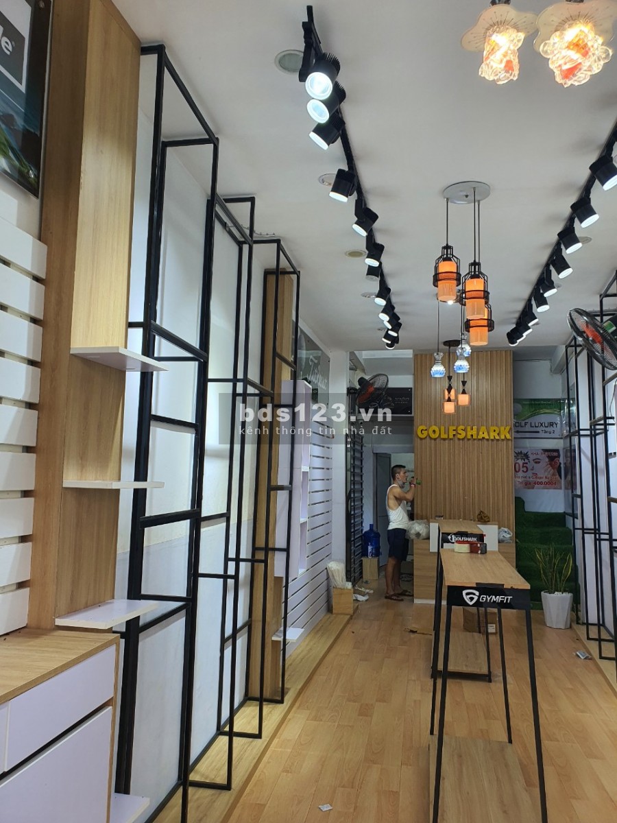 Cần cho thuê mặt bằng cửa hàng, sang nhượng một số nội thất ngay mặt tiền 388 Nguyễn Trãi