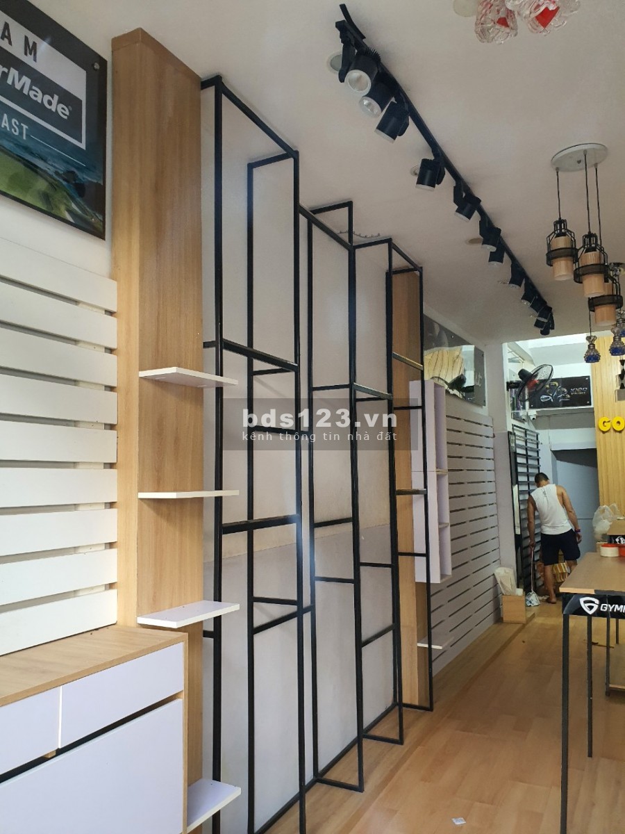 Cần cho thuê mặt bằng cửa hàng, sang nhượng một số nội thất ngay mặt tiền 388 Nguyễn Trãi