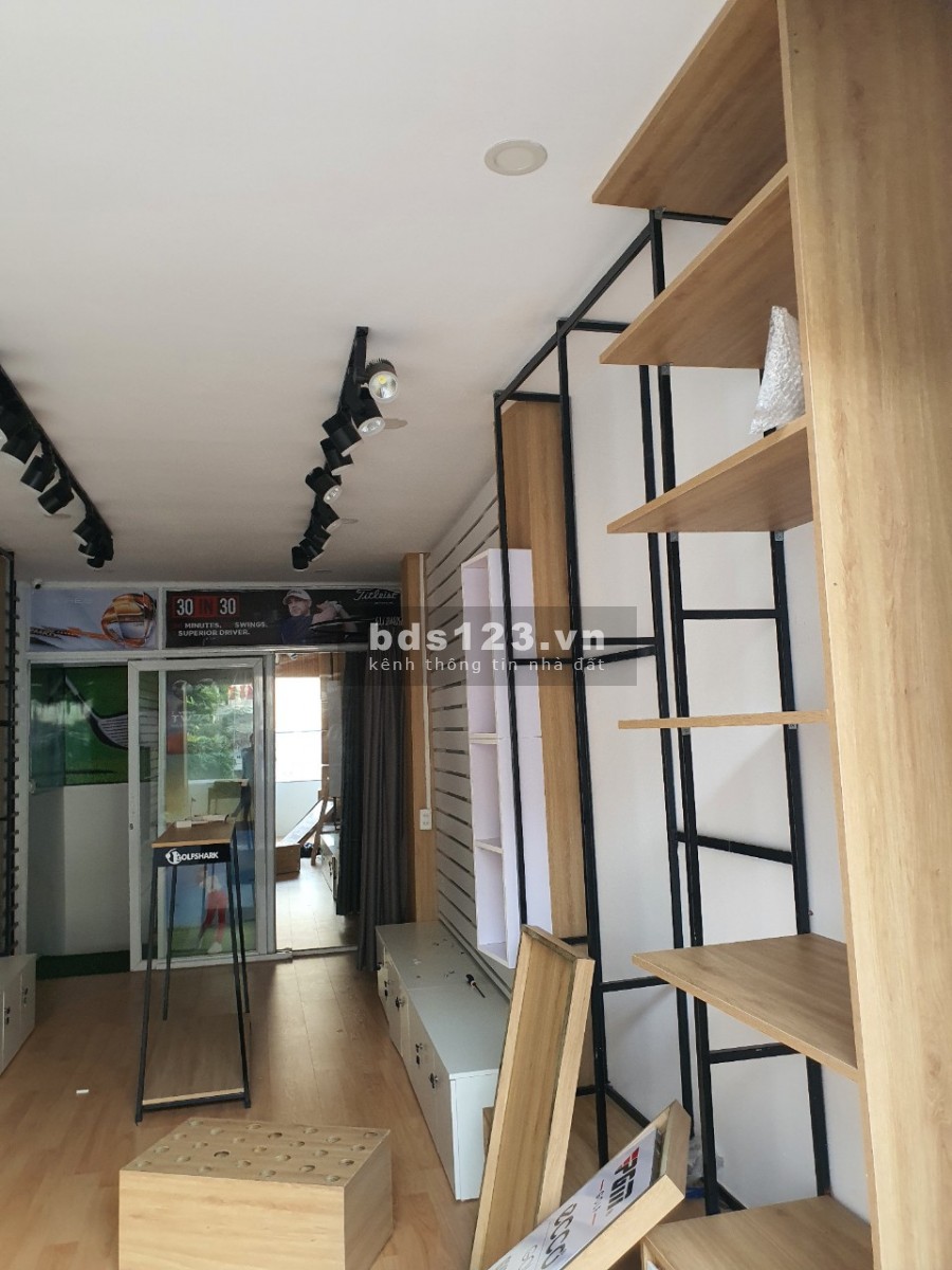 Cần cho thuê mặt bằng cửa hàng, sang nhượng một số nội thất ngay mặt tiền 388 Nguyễn Trãi