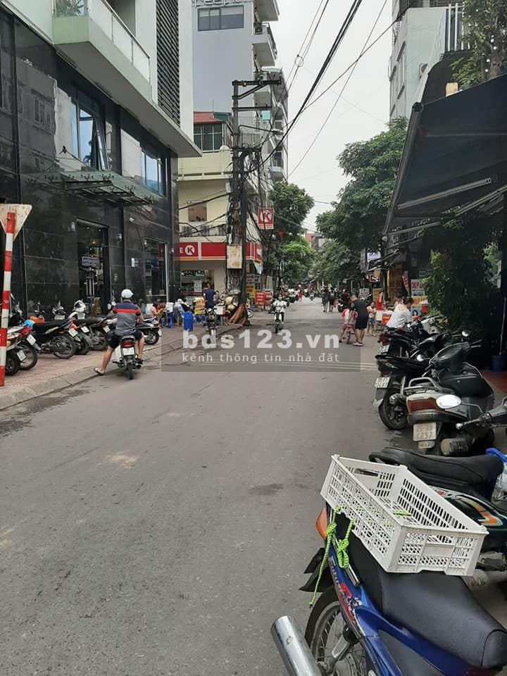 Nhà mới đường 800A Cầu Giấy ngõ rộng ô tô tránh, ba bước ra phố giá nhỉnh 6 tỷ, 5 tầng