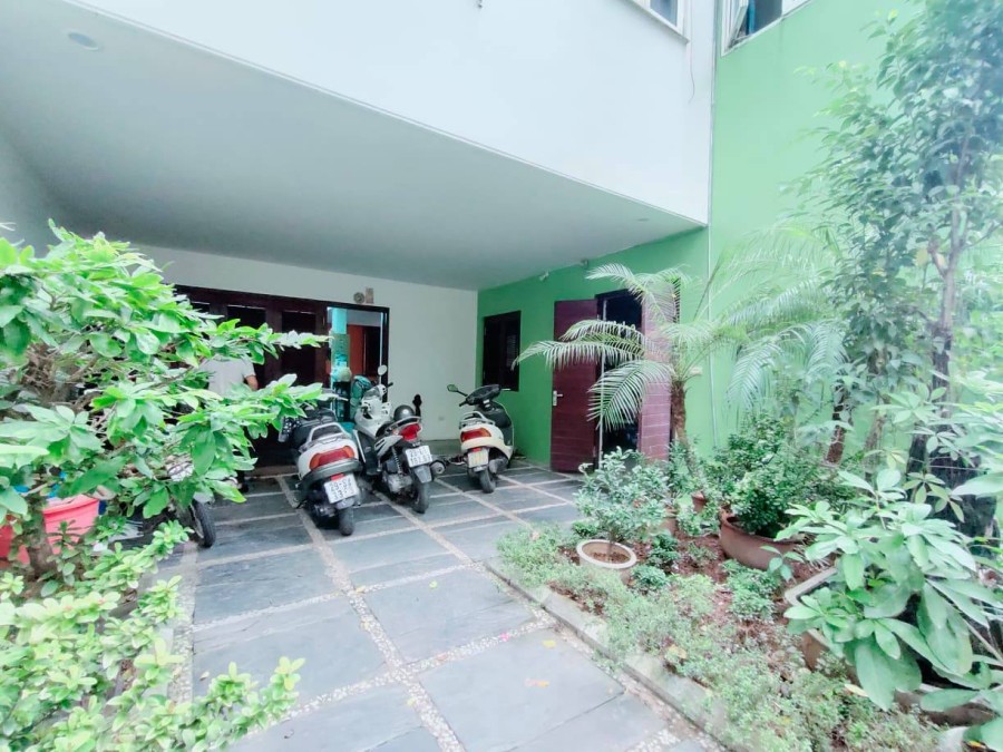 Biệt Thự Bồ Đề Quận Long Biên dtsd 180m2 3 tầng mặt tiền 9m, 3 mặt thoáng, giá bán 20 tỷ