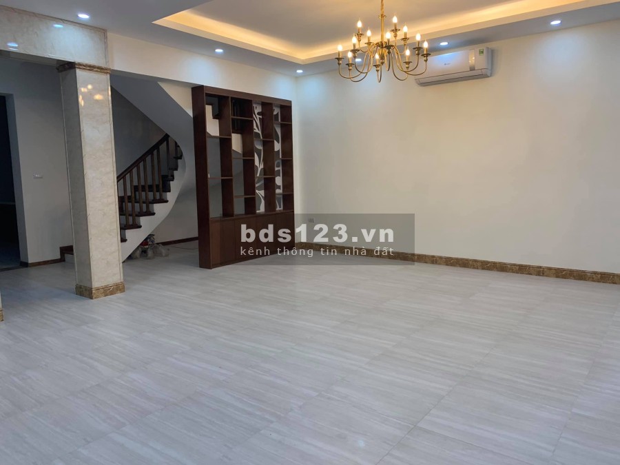 Nhà mới đường 800A Cầu Giấy ngõ rộng ô tô tránh, ba bước ra phố giá nhỉnh 6 tỷ, 5 tầng