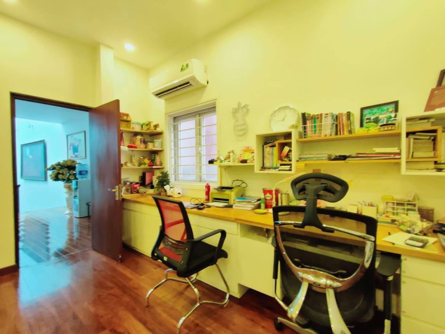Biệt Thự Bồ Đề Quận Long Biên dtsd 180m2 3 tầng mặt tiền 9m, 3 mặt thoáng, giá bán 20 tỷ