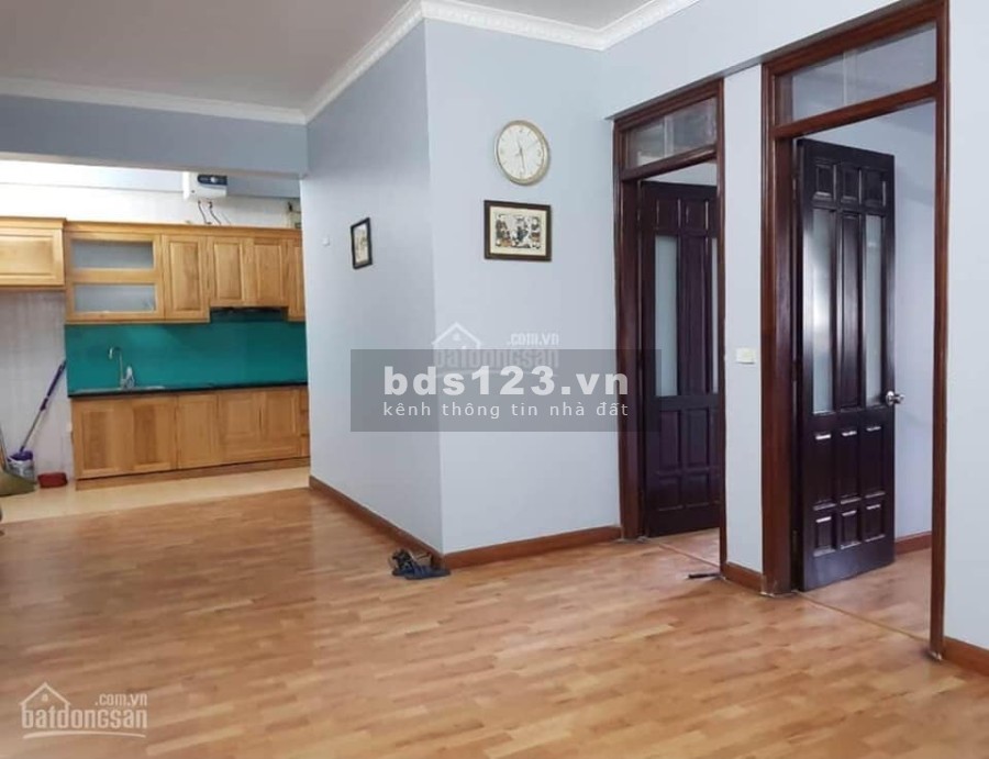 Cần bán nhà phố Gầm Cầu giá bán 6.9 tỷ, diện tích 60m2, 3 tầng, mặt tiền 5m, ở luôn