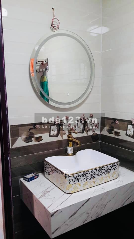 Bán Nhà Hoàng Quốc Việt diện tích sử dụng 60m2 ô tô vào nhà giá chào 16.3 tỷ, thương lượng