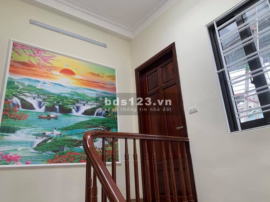 Bán nhà Nguyên Hồng, Đống Đa 57m2 phân lô, 2 thoáng, ô tô đỗ cửa. Giá hơn 7 tỷ.