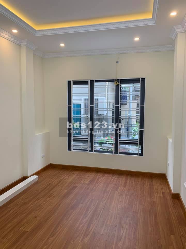 Bán nhà Nguyên Hồng, Đống Đa 57m2 phân lô, 2 thoáng, ô tô đỗ cửa. Giá hơn 7 tỷ.