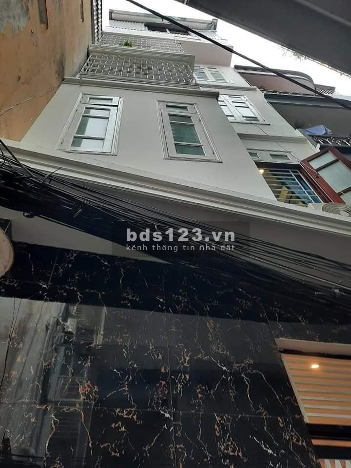 Bán nhà nguyên căn Quận Cầu Giấy, diện tích sử dụng 46m2, cho thuê 45 triệu/tháng.