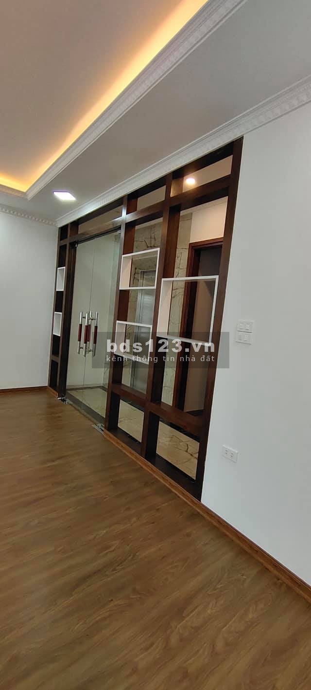 Bán nhà đường Lê Văn Lương, ngõ nông giá nhỉnh 2 tỷ, sổ đỏ chính chủ, dt 32m2, 5 tầng, giá 2.3 tỷ