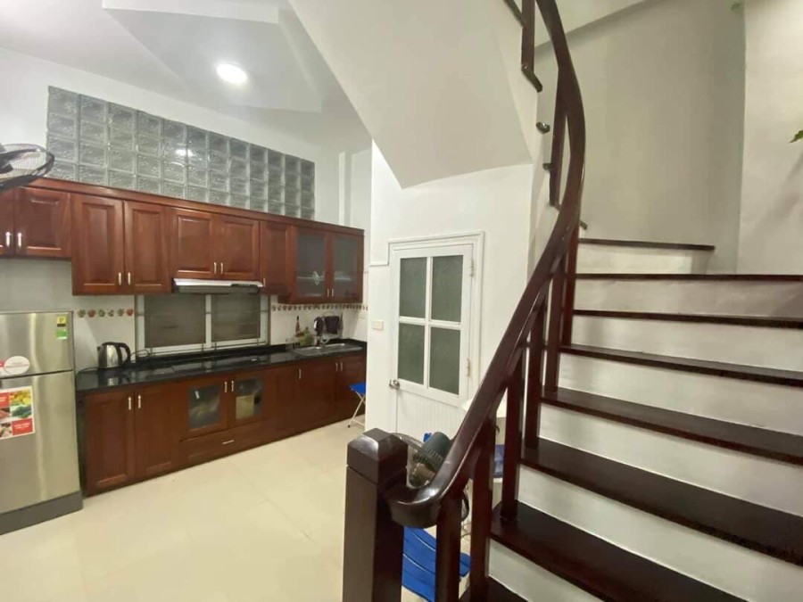 Bán gấp nhà Nguyễn Khang, Quận Cầu Giấy dtsd 45m2, 5 tầng mặt tiền 5m, ô tô, nhỉnh 4 tỷ