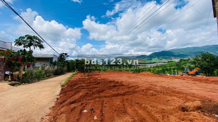 Diện tích 480m2 đất, view toàn thị trấn Nam Ban, giá chỉ 550 triệu liên hệ 0935434534 giá tốt