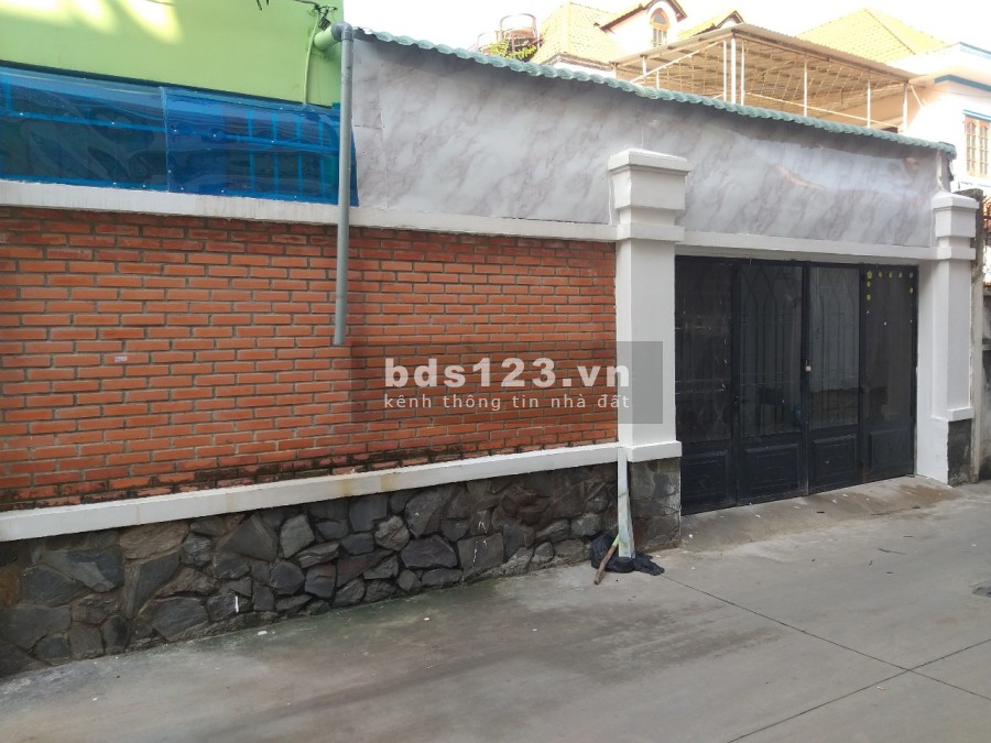 Nhà nguyên căn đang trống nền cần cho thuê ngay Dương Quảng Hàm 5 triệu/tháng