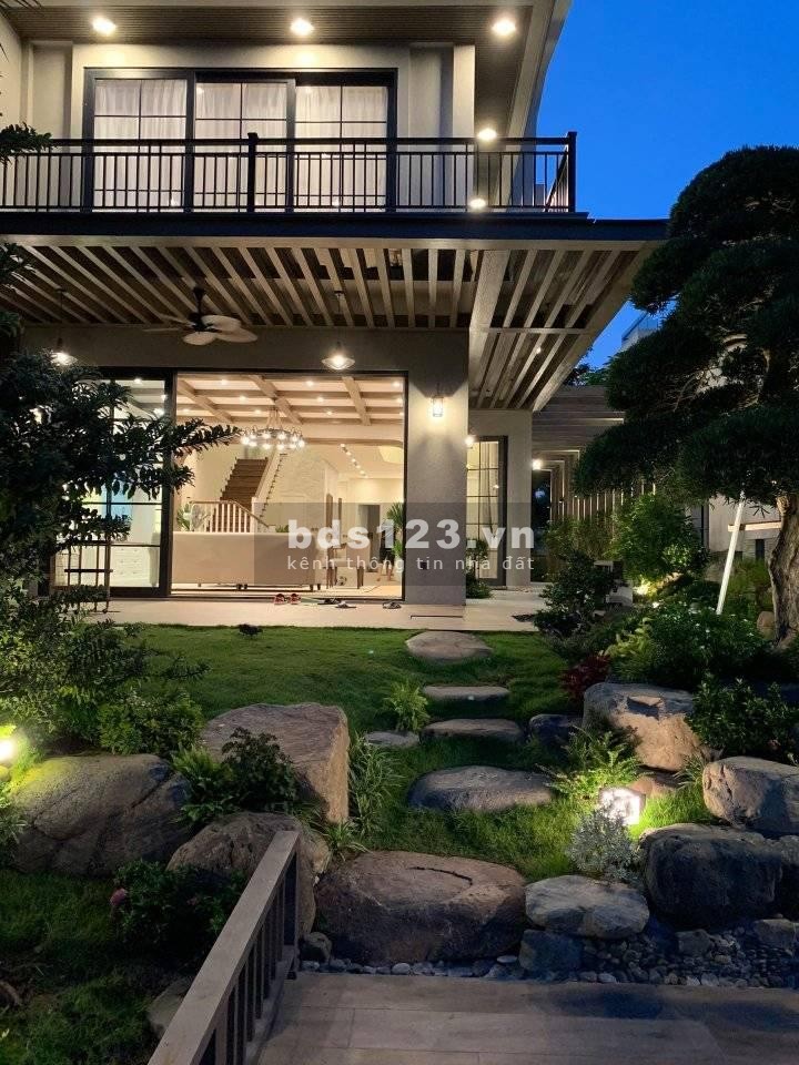 Biệt thự sang trọng sân vườn bể bơi diện tích 400m2 3 mặt thoáng nội thất xịn thương lượng