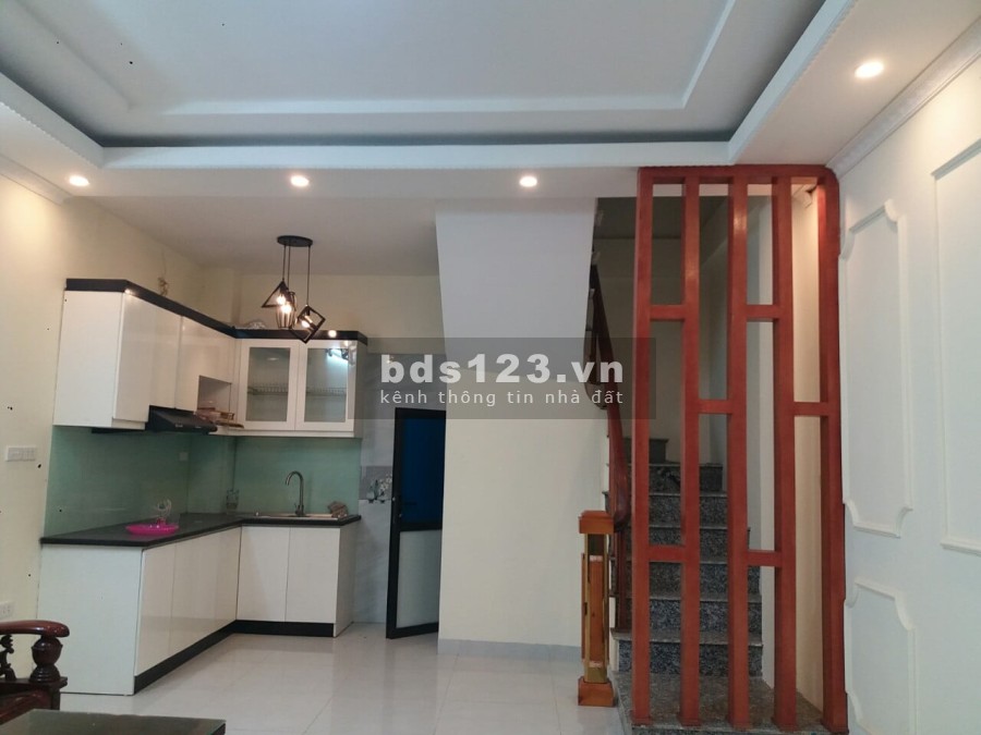 Bán nhà Khâm Thiên diện tích 29m2 giá bán 2.35 tỷ. Ngõ thông, ba gác. Xách mông vào ở luôn