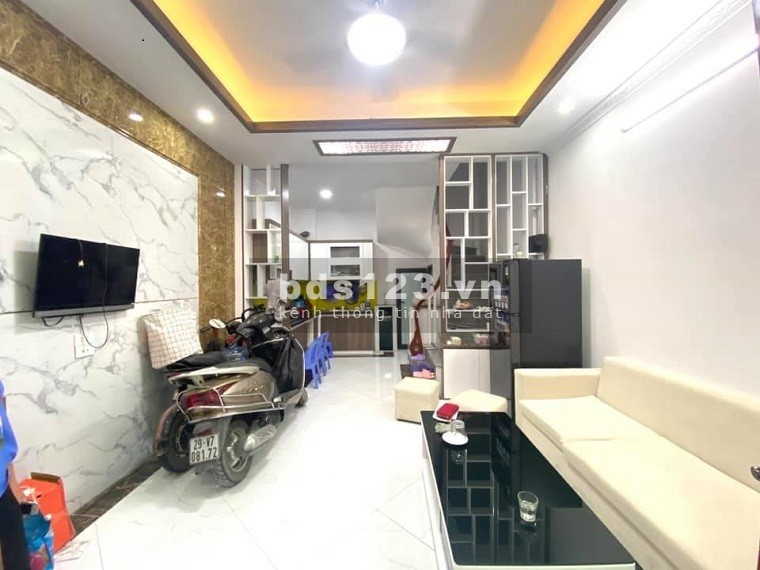 Bán gấp nhà đẹp Thạch Bàn Tặng nội thất diện tích 35m2, mt 4m, 5 tầng, giá bán 2.5 tỷ