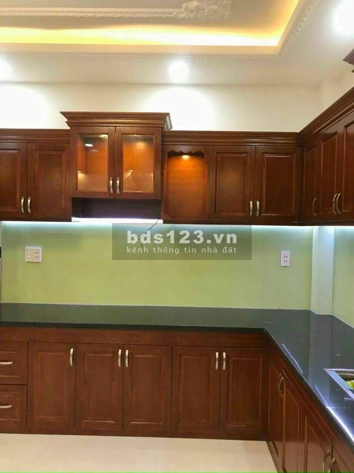 Bán căn nhà ngay mặt tiền Nguyễn Ảnh Thủ, 2 lầu, 4 phòng ngủ giá bán 2,41 tỷ sổ chính chủ