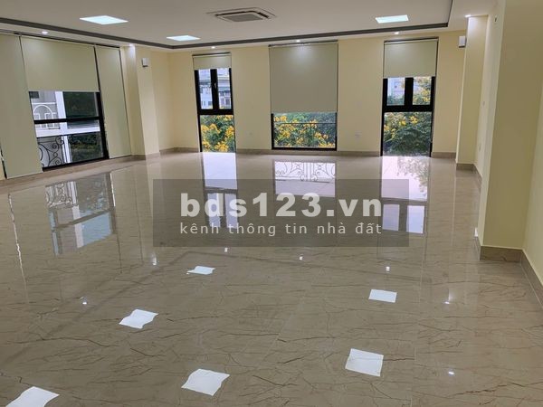 Văn phòng cho thuê tại Phố Vũ Tông Phan diện tích 65m2 giá thuê chỉ 11 triệu/tháng