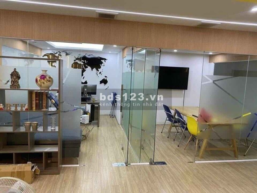 Chính chủ cho thuê văn phòng 120m tại Ngã tư Nguyễn Trãi - Khuất Duy Tiến