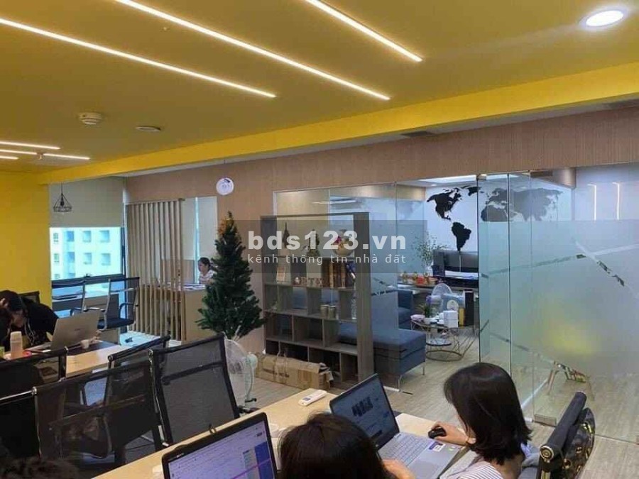 Chính chủ cho thuê văn phòng 120m tại Ngã tư Nguyễn Trãi - Khuất Duy Tiến