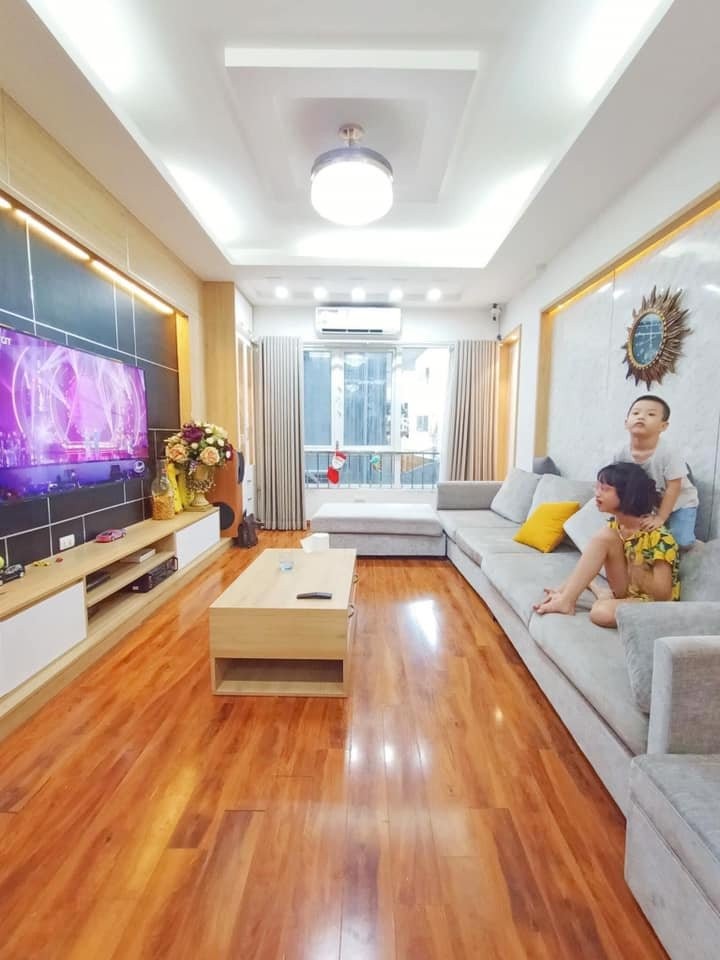 Bán nhà siêu phẩm, nhà mặt ngõ, kinh doanh, ô tô đỗ cửa Yên Xá, diện tích 40m2, giá 3.7 tỷ.