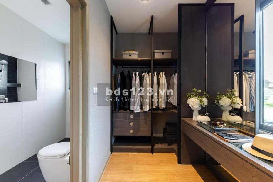 Siêu phẩm phố Việt Hưng 50m2 nhà mới đập hộp, Thang máy GARA Thoáng trước sau, Gần phố