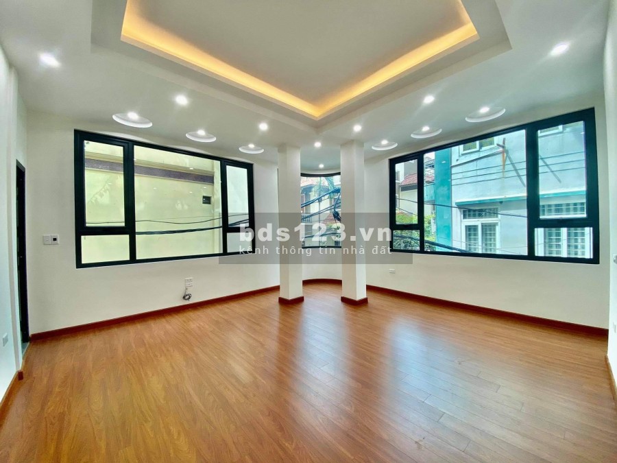Mặt phố hiếm bán trung tâm Quận mặt ngõ ô tô ra vào thoải mái, kinh doanh sàm uất, vỉa hè rộng