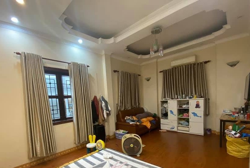 Bán nhà Trần Thái Tông trung tâm Cầu Giấy, ở luôn ngõ rộng ô tô đỗ 10m ra phố, 0964216776