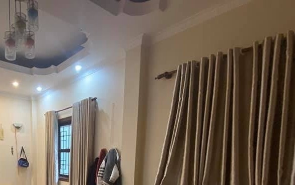 Bán nhà Trần Thái Tông trung tâm Cầu Giấy, ở luôn ngõ rộng ô tô đỗ 10m ra phố, 0964216776