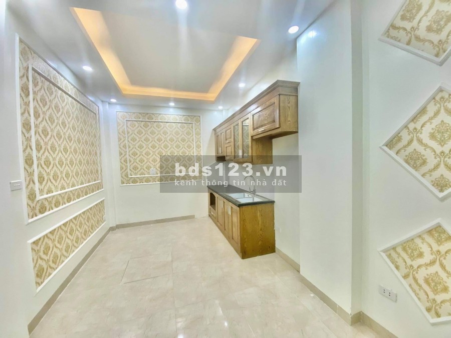 Mặt phố hiếm bán trung tâm Quận mặt ngõ ô tô ra vào thoải mái, kinh doanh sàm uất, vỉa hè rộng