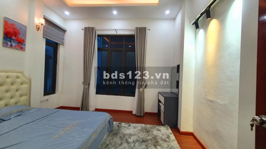 Bán Nhà Nguyễn Ngọc Vũ 4 tầng đúc kiên cố, giá bán 4.35 tỷ liên hệ 0854104528 tiện đầu tư