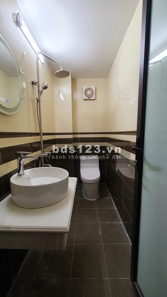 Bán Nhà Nguyễn Ngọc Vũ 4 tầng đúc kiên cố, giá bán 4.35 tỷ liên hệ 0854104528 tiện đầu tư