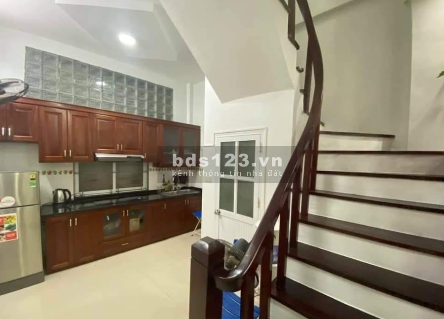 Bán nhà Nguyễn Văn Huyên, Cầu Giấy, diện tích sử dụng 48m2 5 tầng, ô tô, giá bán chỉ 4.1 tỷ