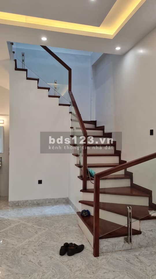 Bán gấp nhà mặt phố Hồng Mai, Quận Hai Bà Trưng, dtsd 60m2, 4 tầng giá 10 tỷ, kinh doanh