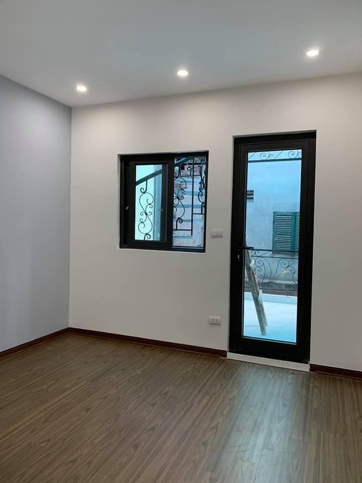 Bán nhà phố Xã Đàn Đê La Thành, cách o tô 50m, dt 47m2 , nhà 3.5 tầng mt 3.7m2, giá 4.35 tỷ