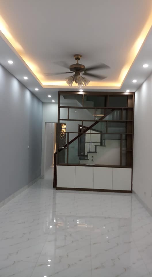 Bán nhà phố Xã Đàn Đê La Thành, cách o tô 50m, dt 47m2 , nhà 3.5 tầng mt 3.7m2, giá 4.35 tỷ