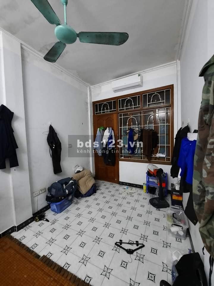 Bán gấp nhà Đội Cấn – Ba Đình, 32m2 xây 4T, gần phố, giá chỉ 2.7 tỷ