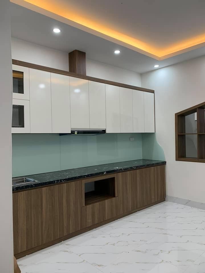 Bán nhà phố Xã Đàn Đê La Thành, cách o tô 50m, dt 47m2 , nhà 3.5 tầng mt 3.7m2, giá 4.35 tỷ