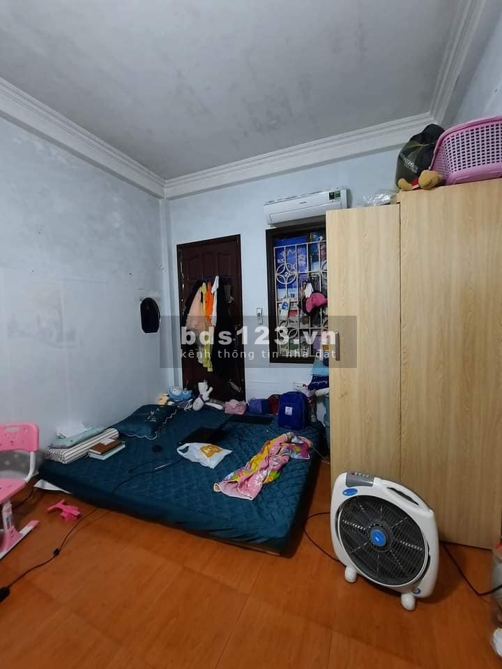 Bán gấp nhà Đội Cấn – Ba Đình, 32m2 xây 4T, gần phố, giá chỉ 2.7 tỷ