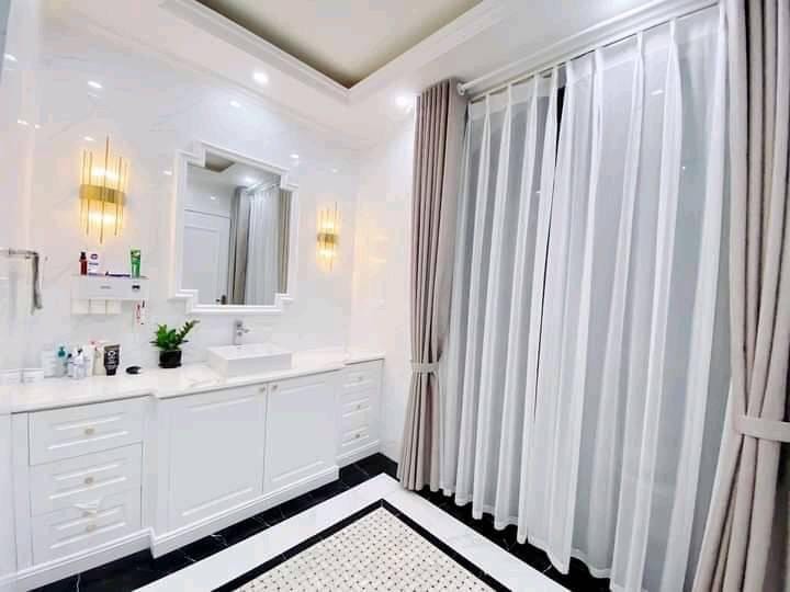 7 tầng nhà mới xây Hai Bà Trưng, giáp Hoà Bình Green ngõ to như phố, kinh doanh, giá tốt