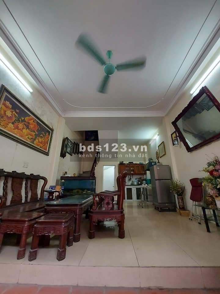 Bán nhà Ngô Gia Tự Long Biên, dt 38m2, 4 tầng đúc mặt tiền 4.5m,giá nhỉnh 2 tỷ, LH 0911910685.