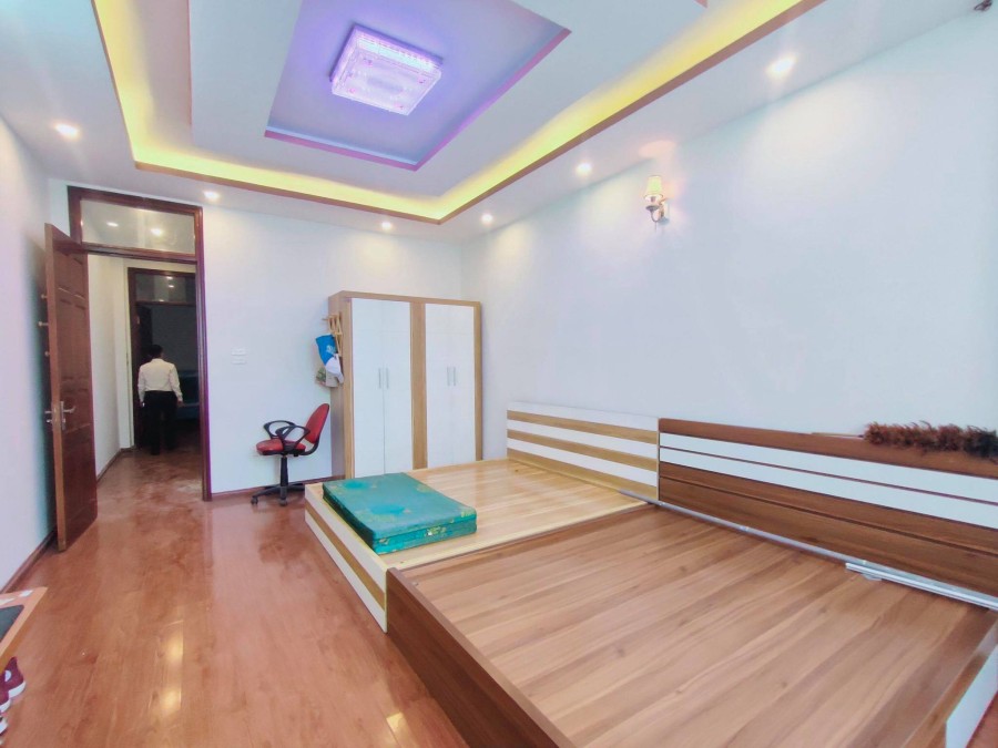Sổ đổ chinh chủ ngõ thông ô tô, 2 mặt thoáng, dtsd 53m2, 6 tầng, mt 4m, lhcc 0909258391