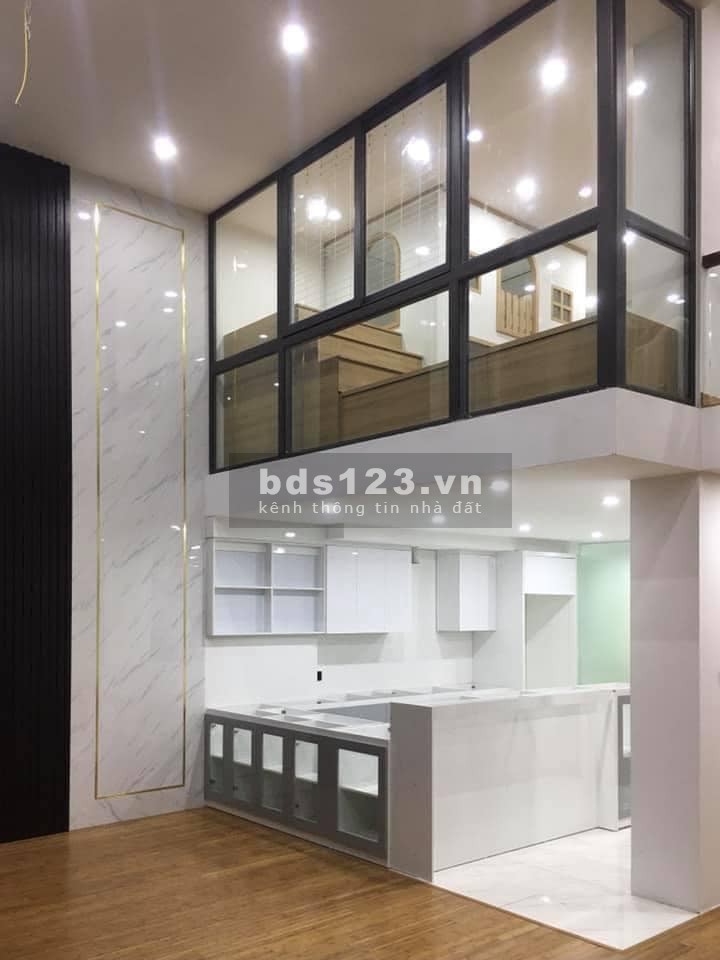 Tòa Apartment Lương Thế Vinh 28 Căn full đồ 1 căn Duplex 9 tầng mt 9m, dt 150m2 giá 37.5 TỶ