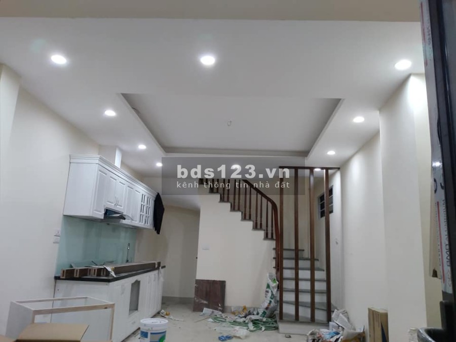Nhà Nguyễn Văn Cừ, rất mới và đẹp, tiện nghi gần phố, diện tích sử dụng 33m2, giá 3,35 tỷ